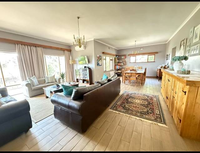 5 BEDROOM HOUSE FOR SALE IN BERGZICHT